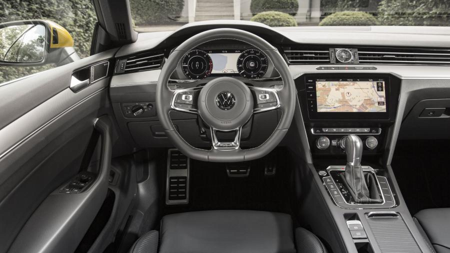 Торпедо Volkswagen Arteon R-Line 2017 года  (WW) (фото 60 из 70)